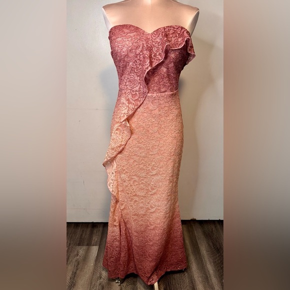VENUS Dresses & Skirts - Strapless Dress
